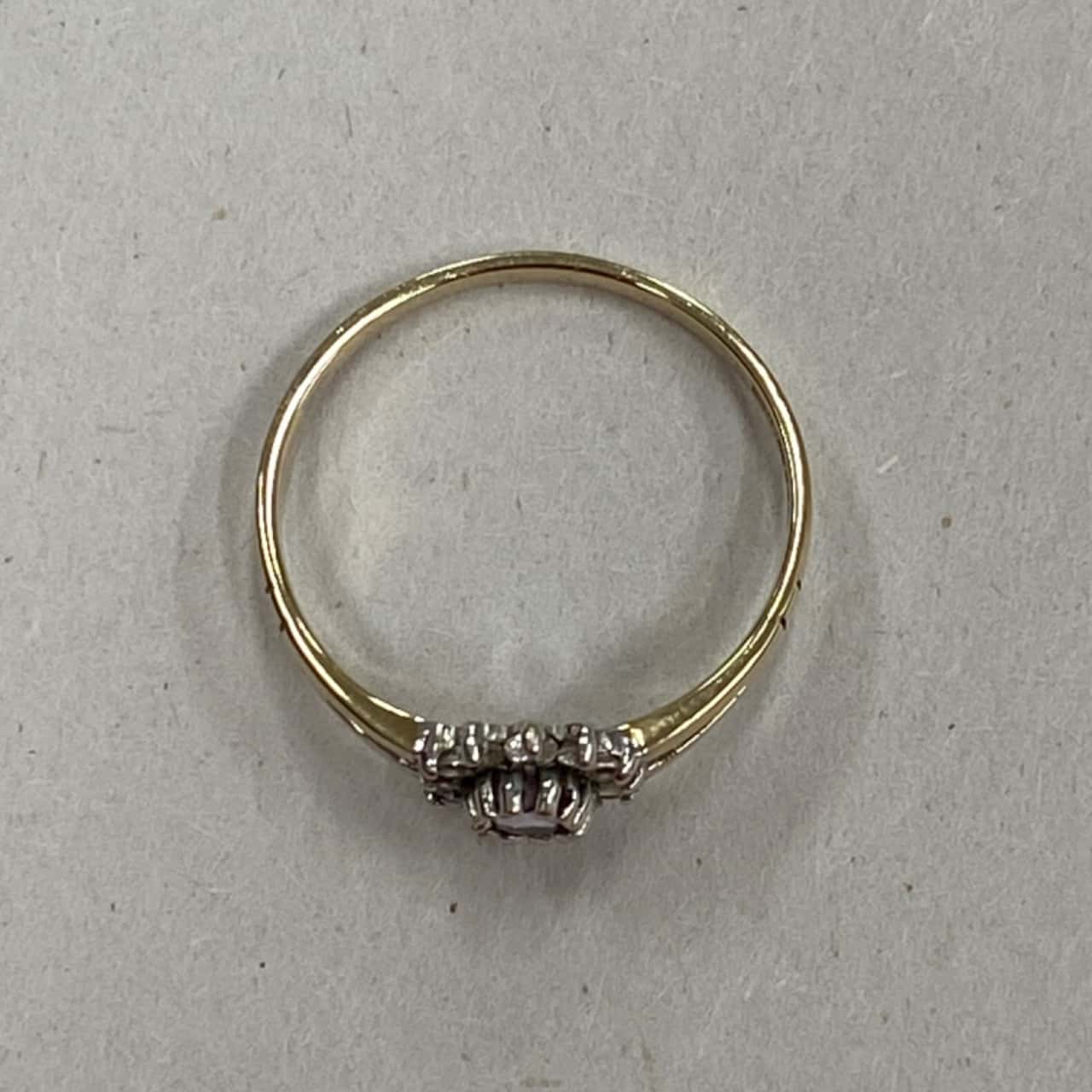 9ct (375) Gold Ring with Amethyst & CZ Stone(s)