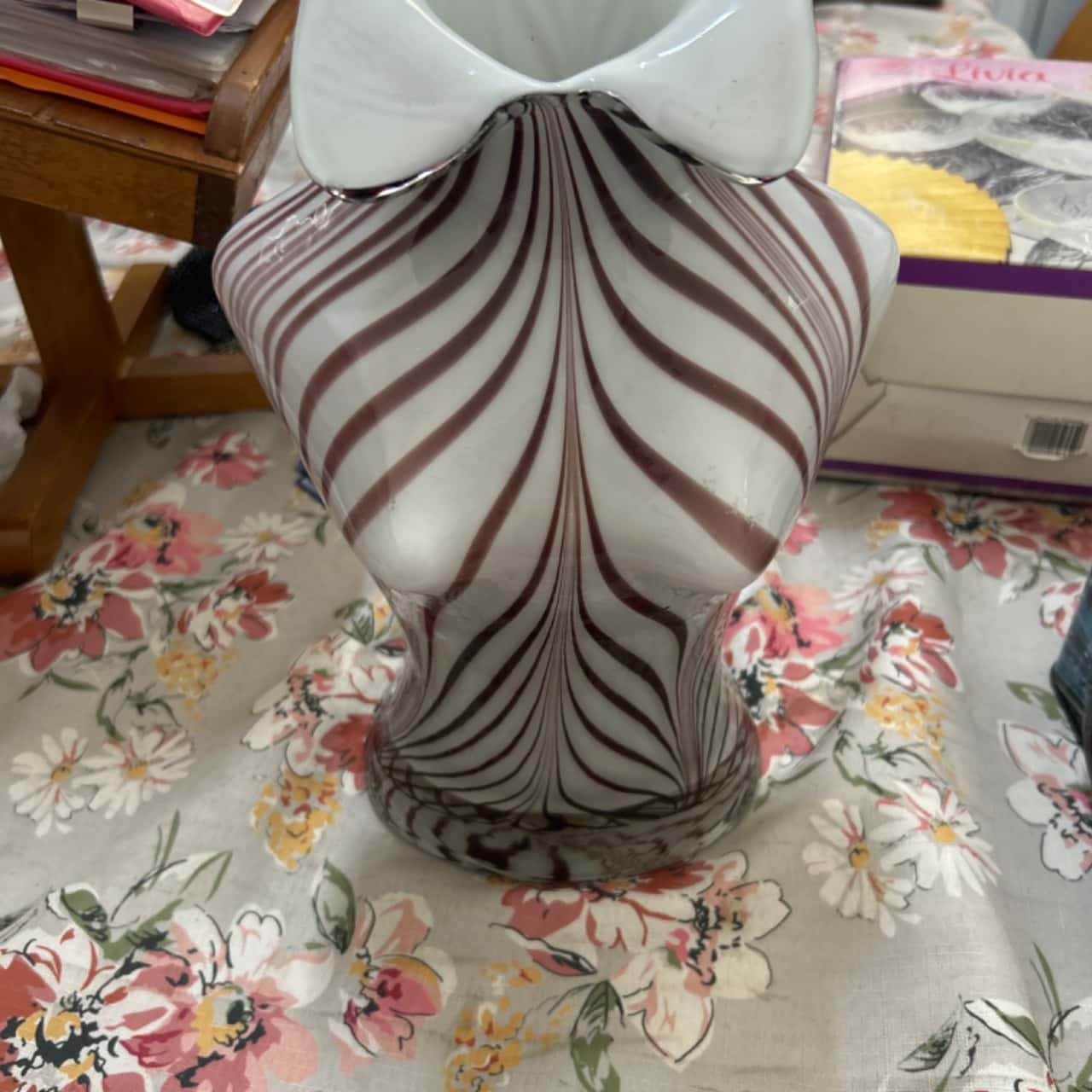 Vintage Murano Style purple Glass Bustier Art Vase (b4)(s)