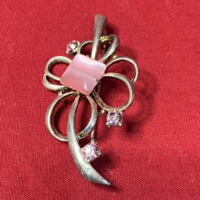  Women's Brooch Silver toned Pink stone 