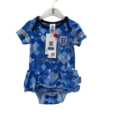 OFFICIAL ENGLAND SOCCER ONESIE. SIZE 6-9 months