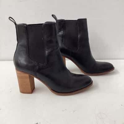  Windsor Smith Womens  Size 8 Black  Ankle Boot