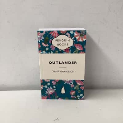 Outlander by Diana Gabaldon book