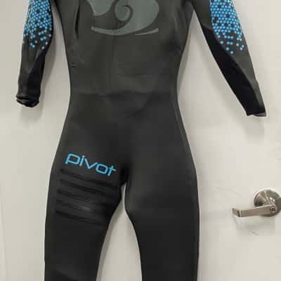  Womens Black / Blue  Blue Seventy Pivot WMS Size