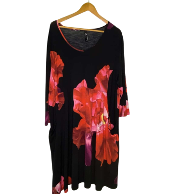 Taking Shape Womens  Size 24 Casual Dress Black  / Floral / Red 