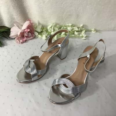 I Love Billy "Gilda" Womens Size 41 Silver Strappy Block Heel Sandals (new)