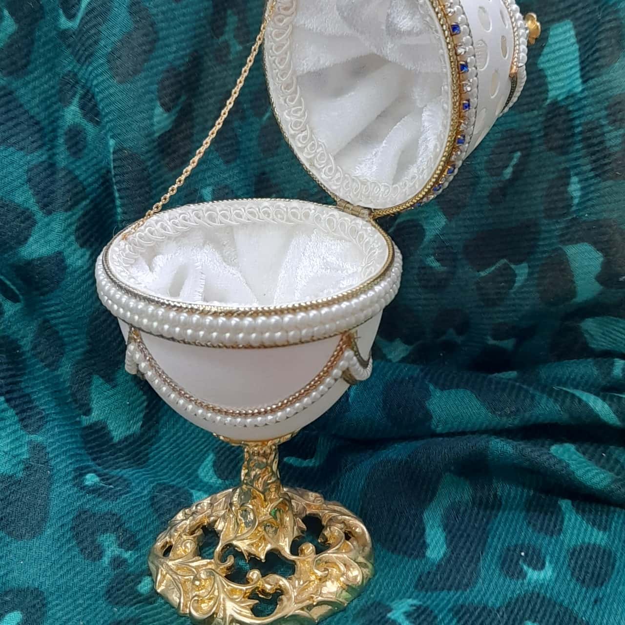 Egg shaped jewellery box(s)