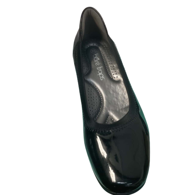  Women’s  Bare Traps  Size 38 black flats new