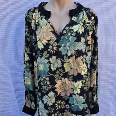 Once/Was Womens long sleeved top Size 4 Floral 