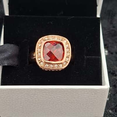  Womens Ring gold tone 