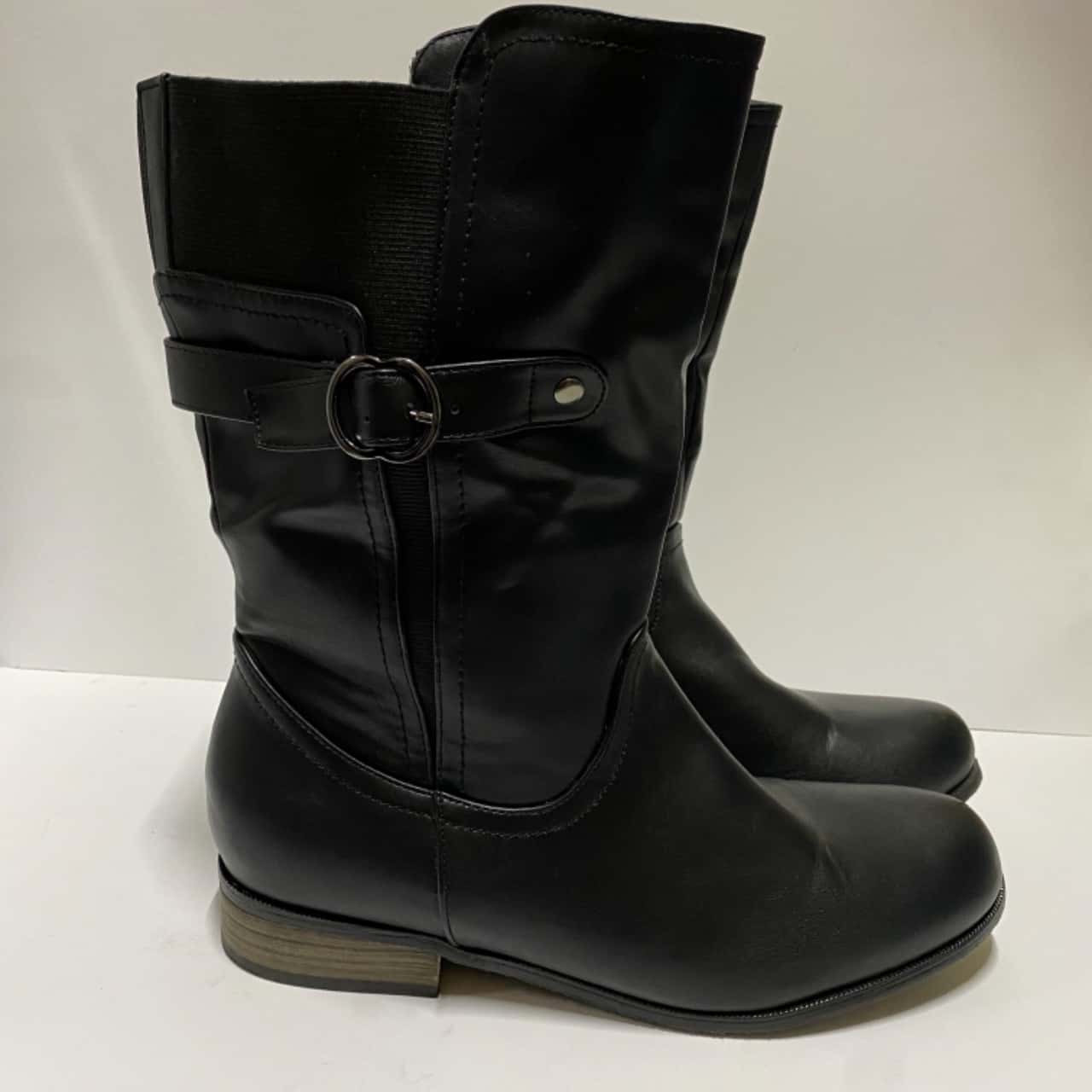 Autograph Womens Size 10 Black boots(s)