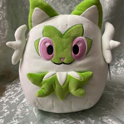 Pokémon Squishmallow Sprigatito 