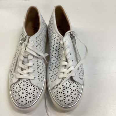 Ziera Womens  Size 39 White sneaker