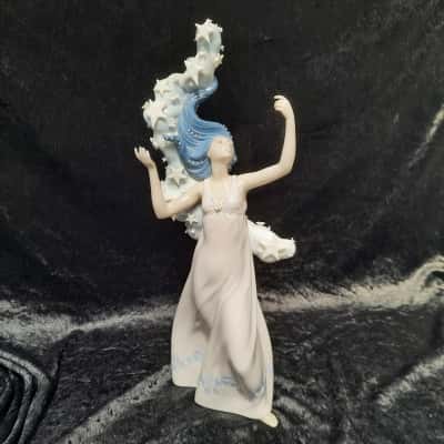 Lladro's "The Milky Way" Porcelain Figurine. * Left Porcelain Star and Thumb missing *
