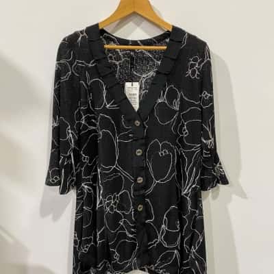 Taking Shape Womens  Size Plus Size / XXS 3/4 Sleeve Top / Button Up Top / V-Neck Top Black  / White 