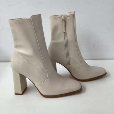 ALDO Womens  Size 37 Cream Boots