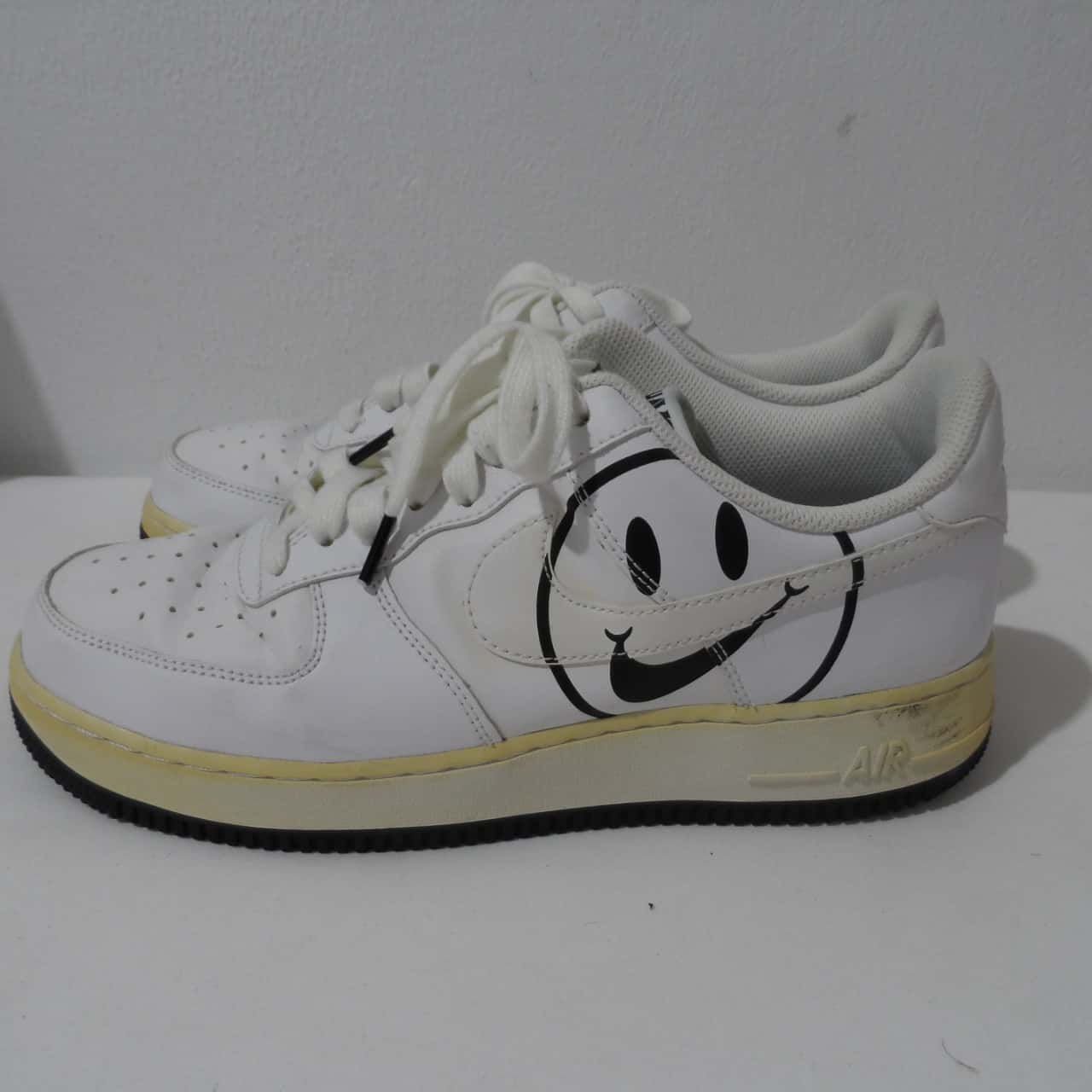 Nike Air Size 9 White Unisex/Mens/Womens Joggers(s)