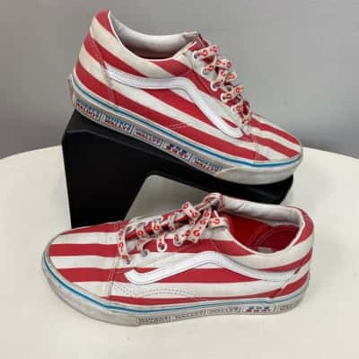 Vans Old Skool Where’s Wally Collaboration Womens  Size 6 Sneakers Red / Striped / White 