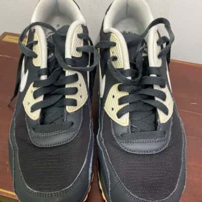 Nike Mens  Size 11 Sneakers Black  / White 