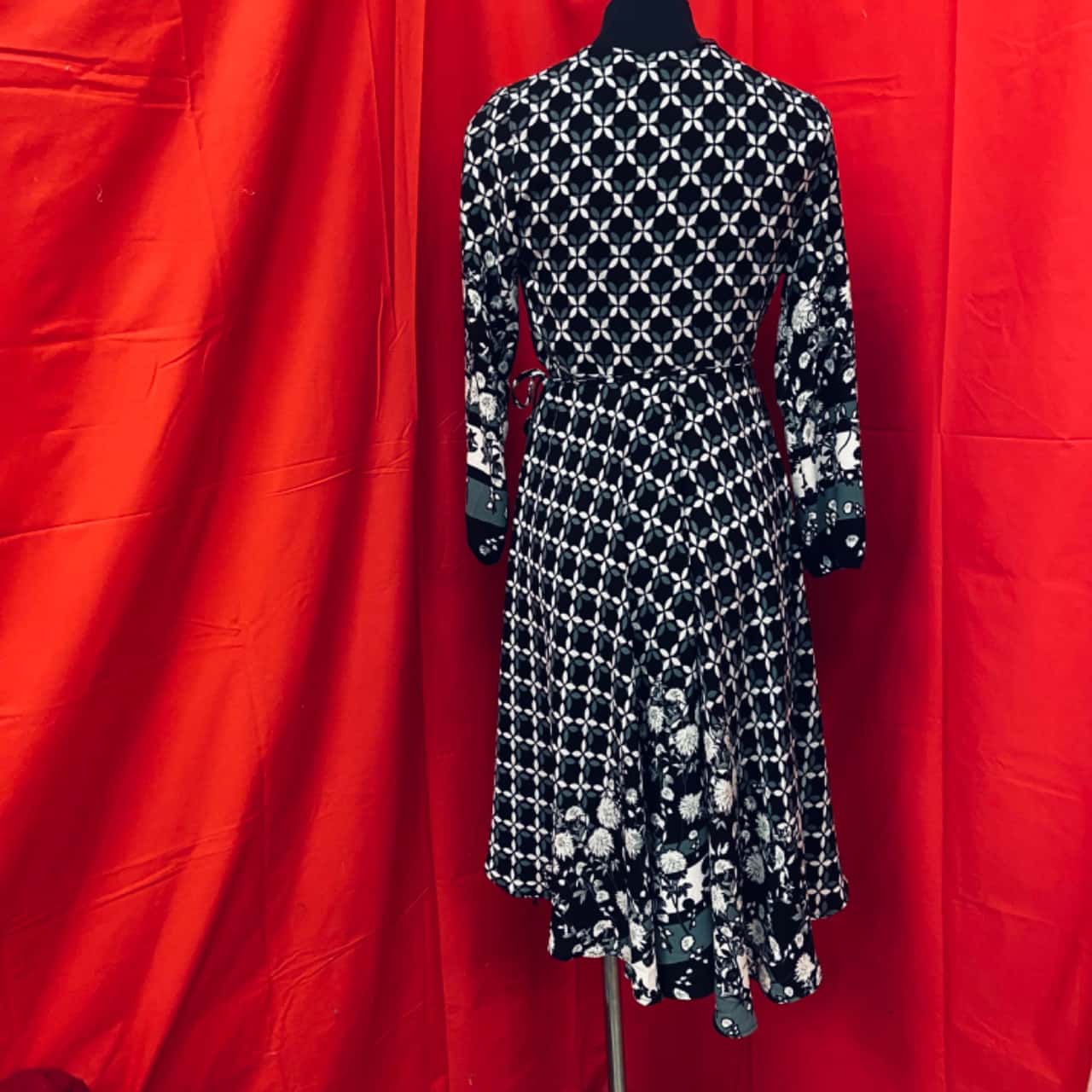Robe Cocktail Robert Rodriguez Noire Et Blanche - Taille 8 - Style Fit & Flare à Volants - Neuve Sans étiquettes