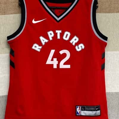 NBA Youth Kids  Size 7 Red 