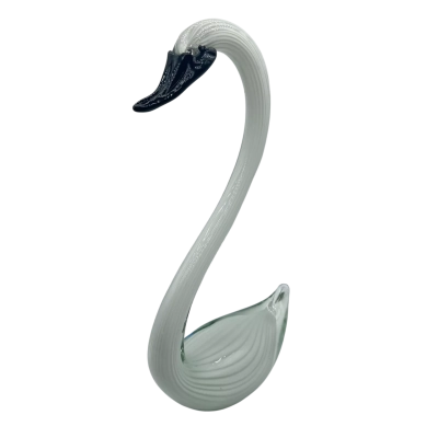 Beautiful Art Glass Swan