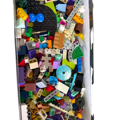 1 Kilo of LEGO pieces 