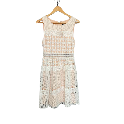 Dotti Women's  Size 10 Sleeveless Dress Cream Mesh Design with Peach Lining