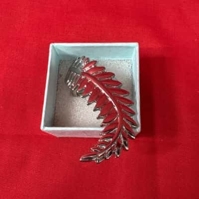  Women's silver tone Fern Leaf Statement Ring 
