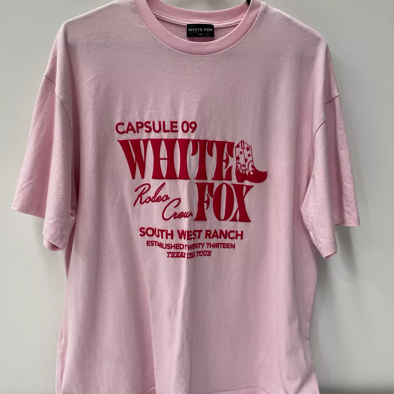 Pink Rodeo Tee White fox rodeo crew pink T-shirt, oversized L-XL(s) - Used Very Good ...