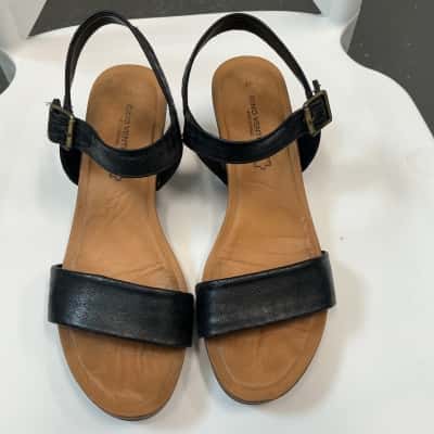 Gino Ventori Womens  Size 41 Black  Leather Sandal
