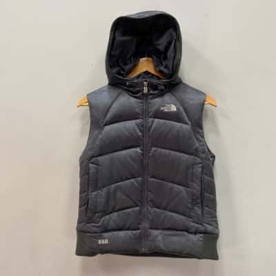 The North Face 550 Womens  Size S Grey Puffer Vest **Please read description **