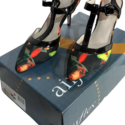 Airflex Womens  Size 8.5 Floral Shoes 