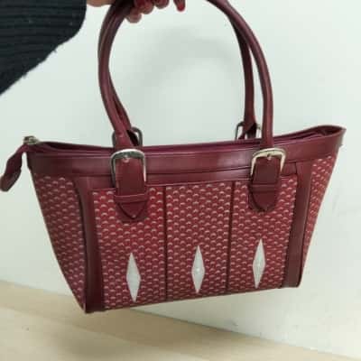 Womens Stingray Leather Tote Handbag Maroon GUC
