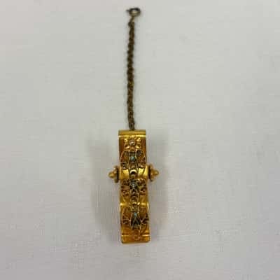  Women's Vintage Gold Tone Glove Clip