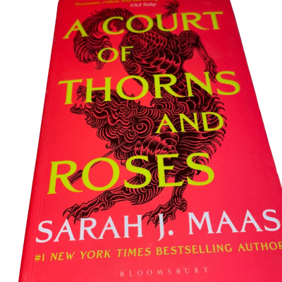 A Court of Thorns and Roses - Sarah J Maas
