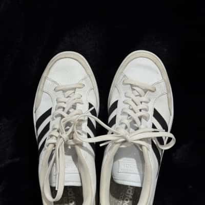 Adidas Mens  Size 10 Sneakers Blue / White 