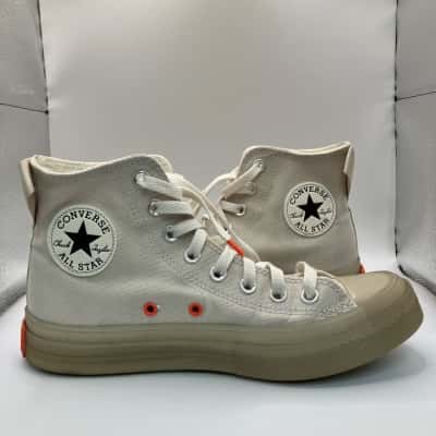Converse Unisex  Size 7 Mens  / 9 Womens 