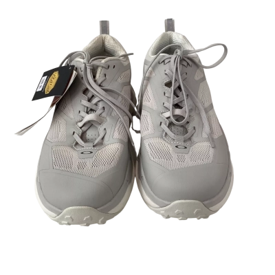 NEW - Oakley  Vibram Mens  Size UK  9 Trainers Beige / Grey RRP $169.95