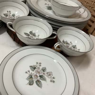 30 piece Noritake Cobina dinner set plates bowls pattern number 5432 floral wedding collectable vintage birthday gift mum Rare 