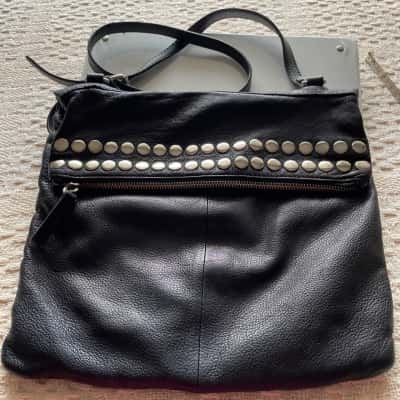 Country Road Womens Handbag Black  Leather / Silver Studs
