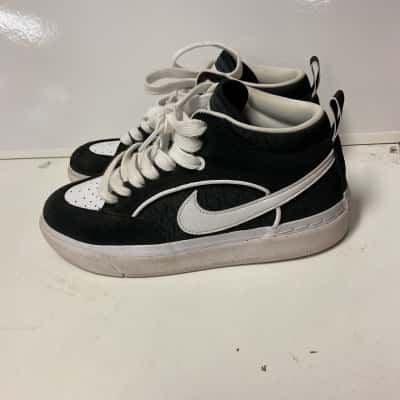 Nike Leo baker skateboarding Mens  Size US 7 Sneakers Black  / White 