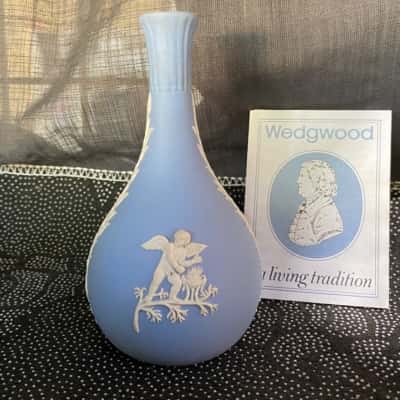 Wedgwood decorative vase blue and white colour 