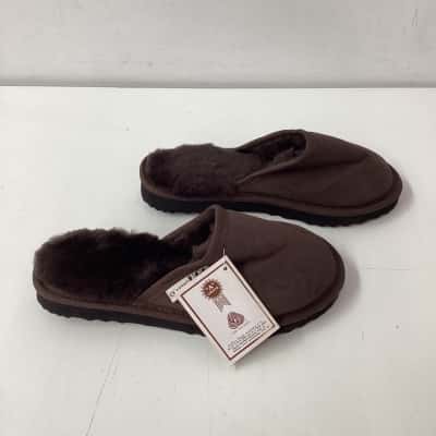  Unisex  Golden Rams Sheepskin UGGs Size XS Brown 