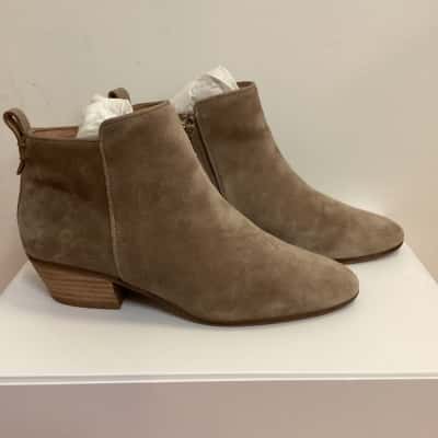 Witchery Womens  Size 38 Boots Beige 
