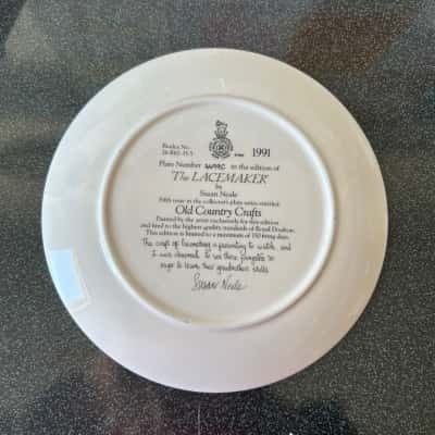 Royal Doulton The Lacemaker Collectable Plate 1991 (B24)