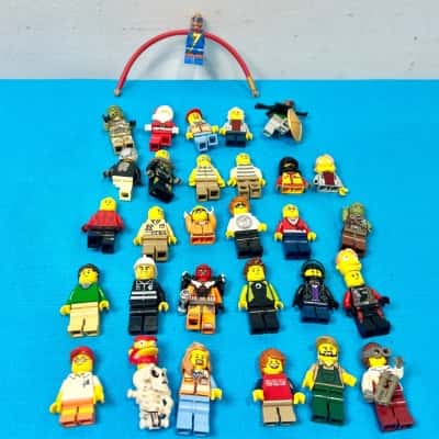 Lego Figurines x 30 Pieces 