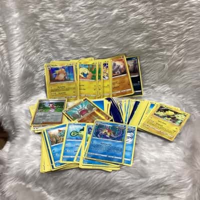 Mixed lot Pokemon 100+ cards 