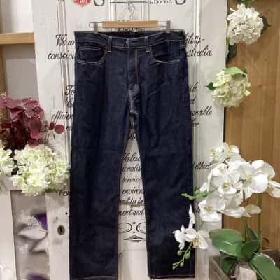 Levi Strauss & Co. Brand! NWOT! THE ICONIC 505 LEVI JEAN IN A RELAXED FIT!  Mens  Size 32 / 36 Relaxed Fit Jeans Navy Blue 