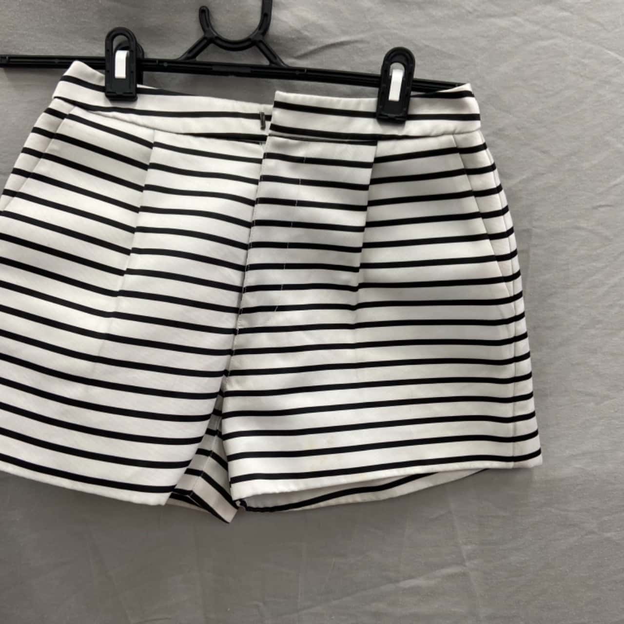 Bardōt Womens Size 6 Shorts Black / White