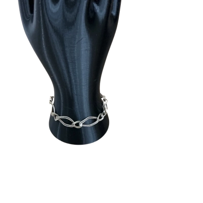  Womens   Vintage Sterling Silver Oval Link Chain Braclet.
